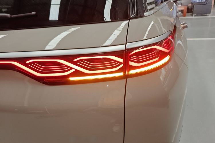 Used BYD Frigate 07 2024 HONOR Edition DM-i 205KM Flagship Model Right Rear Taillight