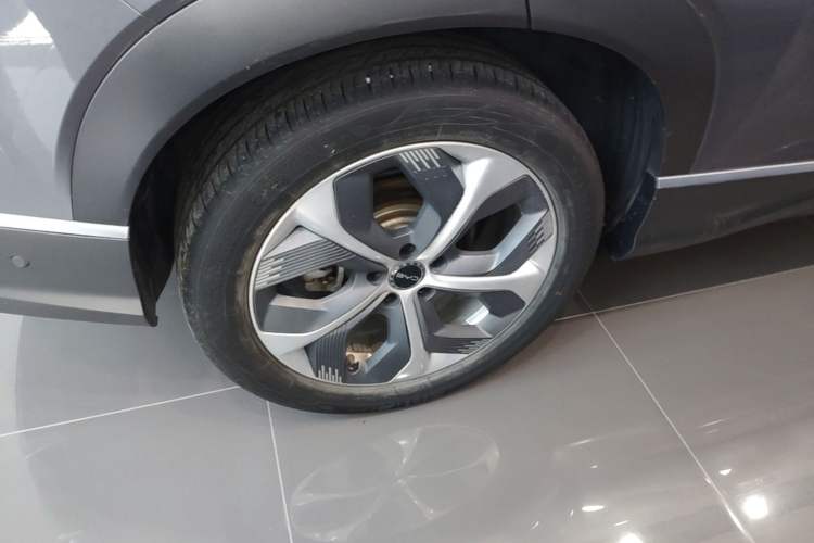 Used BYD Frigate 07 2024 HONOR Edition DM-i 205KM Flagship Model Right Rear Wheel Hub