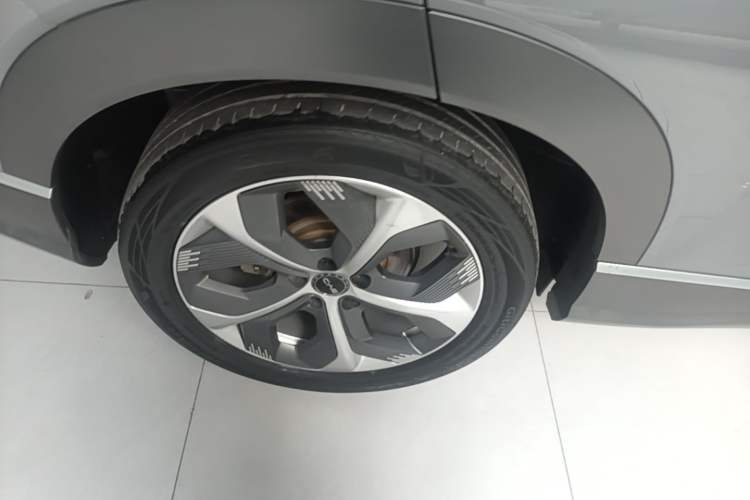 Used BYD Frigate 07 2024 HONOR Edition DM-i 205KM Flagship Model Right Rear Wheel Hub