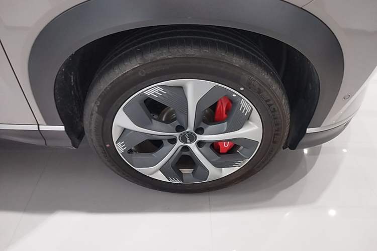 Used BYD Frigate 07 2024 Honor Edition DM-p 175KM All-Wheel-Drive Flagship Model Right Rear Wheel Hub