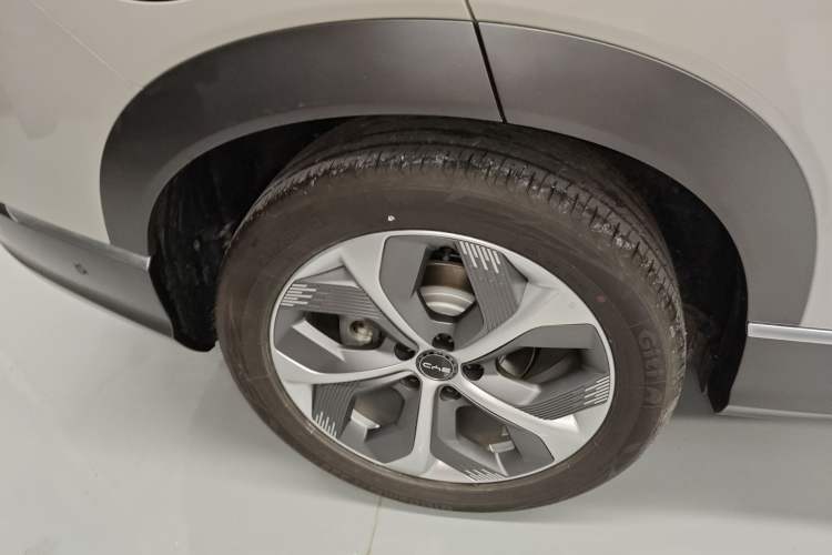 Used BYD Frigate 07 2024 HONOR Edition DM-i 205KM Flagship Model Right Rear Wheel Hub