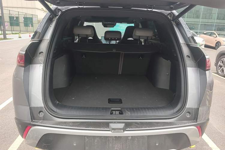 Used BYD Frigate 07 2024 HONOR Edition DM-i 100KM Luxury Model Trunk