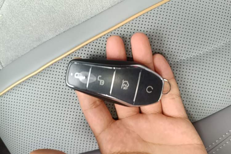 Used BYD Frigate 07 2024 HONOR Edition DM-i 205KM Flagship Model Vehicle Key