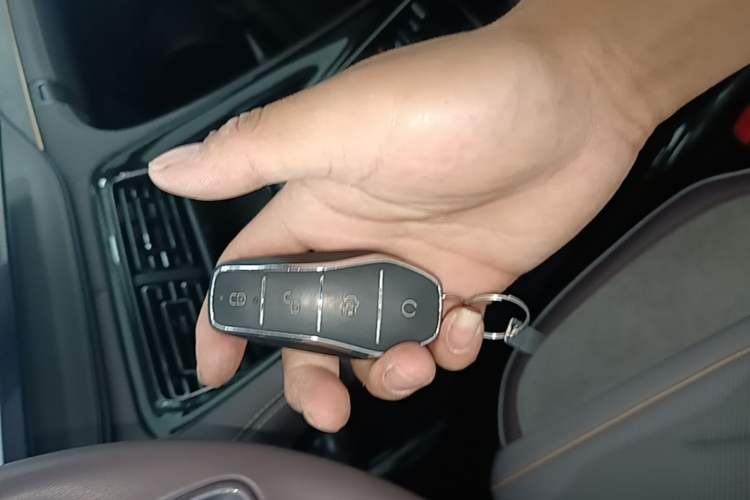 Used BYD Frigate 07 2024 HONOR Edition DM-i 205KM Flagship Model Vehicle Key