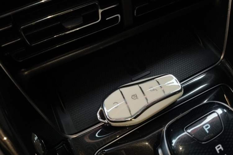 Used BYD Frigate 07 2024 HONOR Edition DM-i 100KM Luxury Model Vehicle Key