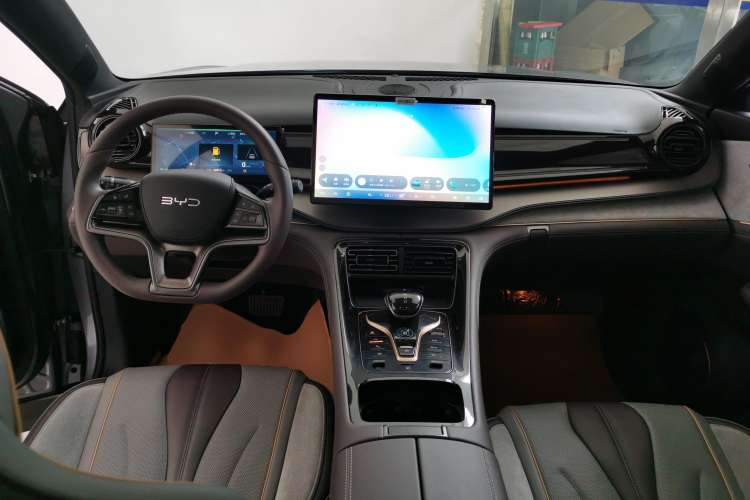 Used BYD Frigate 07 2024 HONOR Edition DM-i 100KM Luxury Model Center Console