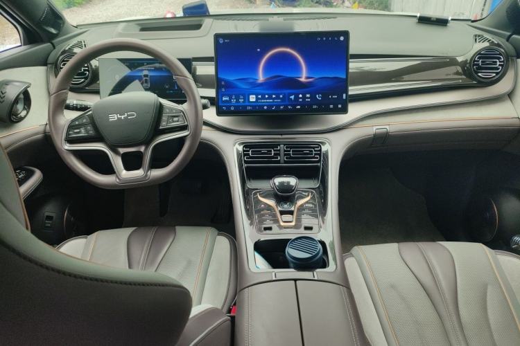 Used BYD Frigate 07 2024 HONOR Edition DM-i 205KM Flagship Model Center Console