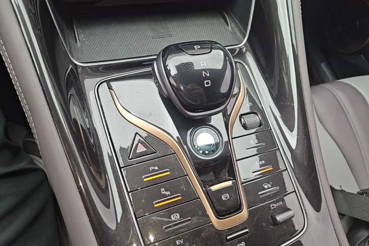 Used BYD Frigate 07 2024 HONOR Edition DM-i 100KM Luxury Model Gear Lever