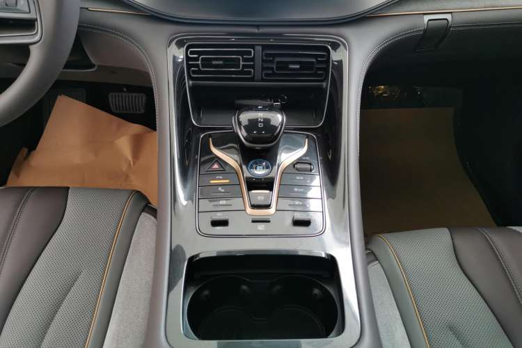 Used BYD Frigate 07 2024 HONOR Edition DM-i 100KM Luxury Model Gear Lever
