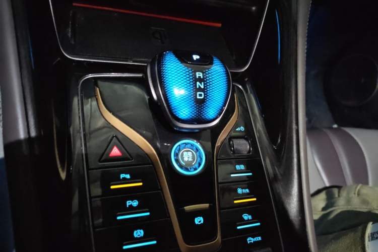 Used BYD Frigate 07 2024 HONOR Edition DM-i 100KM Luxury Model Gear Lever