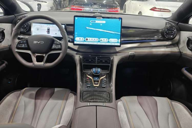 Used BYD Frigate 07 2024 HONOR Edition DM-i 100KM Luxury Model Interior 2