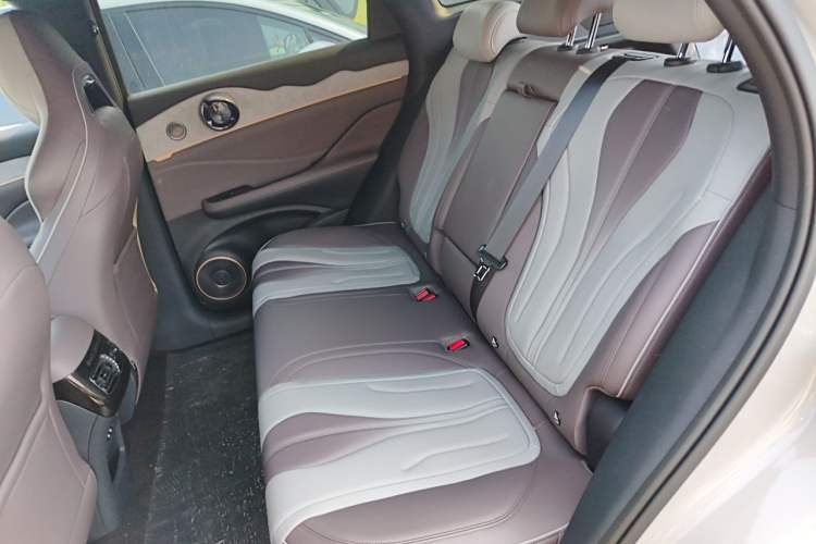 Used BYD Frigate 07 2024 HONOR Edition DM-i 100KM Elite Model Left Rear Seat