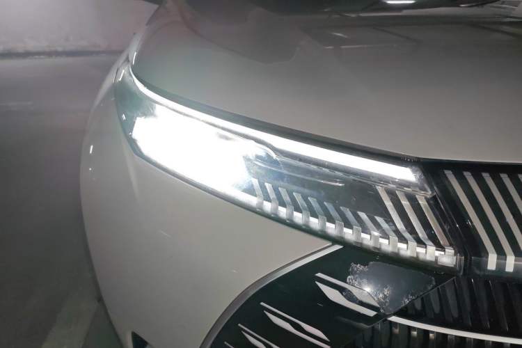 Used BYD Frigate 07 2024 HONOR Edition DM-i 100KM Luxury Model Right Front Headlight