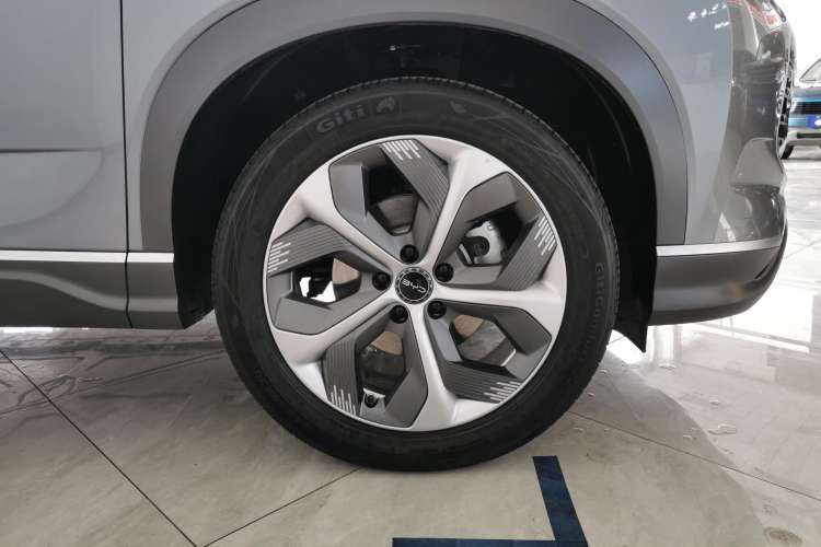Used BYD Frigate 07 2024 HONOR Edition DM-i 100KM Luxury Model Right Front Wheel Hub
