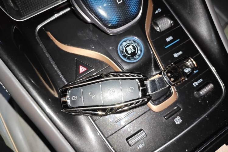 Used BYD Frigate 07 2024 HONOR Edition DM-i 100KM Luxury Model Vehicle Key
