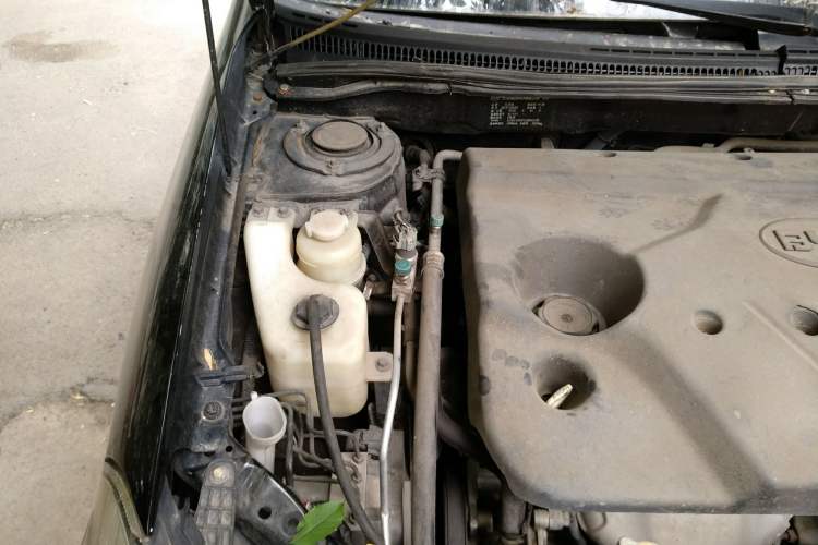 Used BYD G3 2010 1.5L Manual Zunya GS-i Engine Bay Right