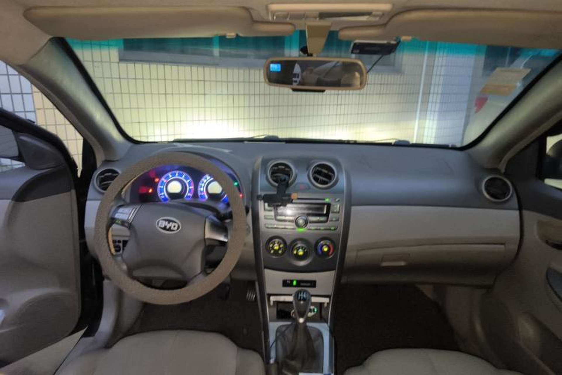 Used BYD G3 2011 Smart Edition 1.5L Manual - Xinya Trim Center Console