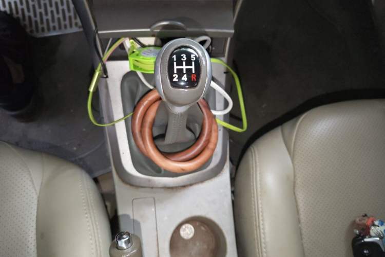 Used BYD G3 2011 Smart Tech Version 1.5L Manual Luxury Edition Gear Lever
