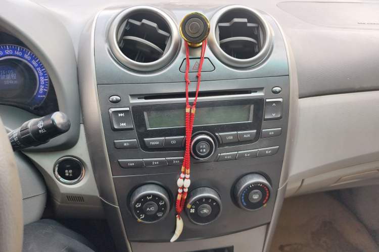 Used BYD G3 2011 Smart Tech Version 1.5L Manual Luxury Edition Audio And AC Panel