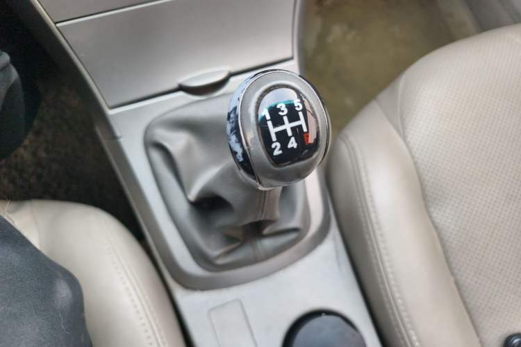 Used BYD G3 2011 Smart Tech Version 1.5L Manual Luxury Edition Gear Lever
