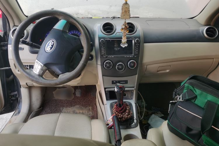 Used BYD G3 2012 1.5L Manual Standard Edition Center Console