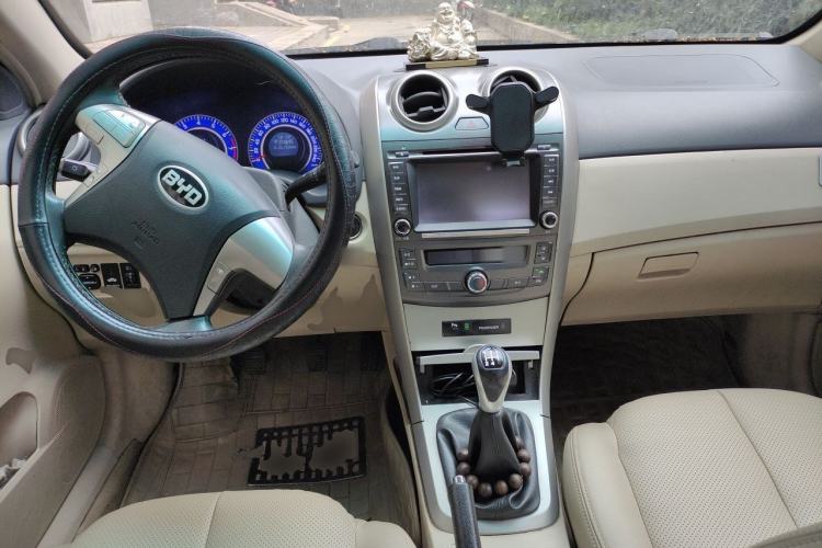 Used BYD G3 2012 1.5L Manual Luxury Edition Center Console