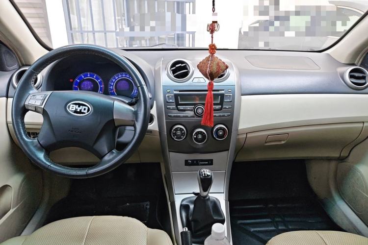 Used BYD G3 2012 1.5L Manual Luxury Edition Center Console