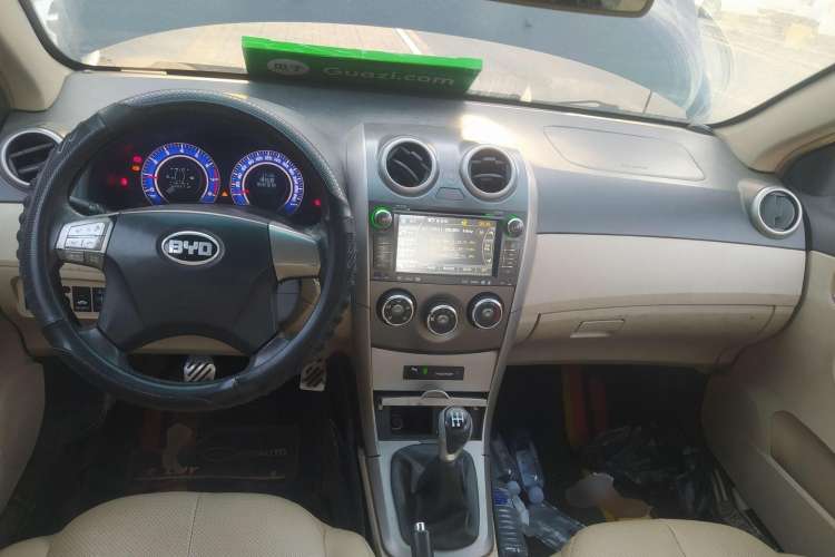 Used BYD G3 2012 1.5L Manual Luxury Edition Center Console