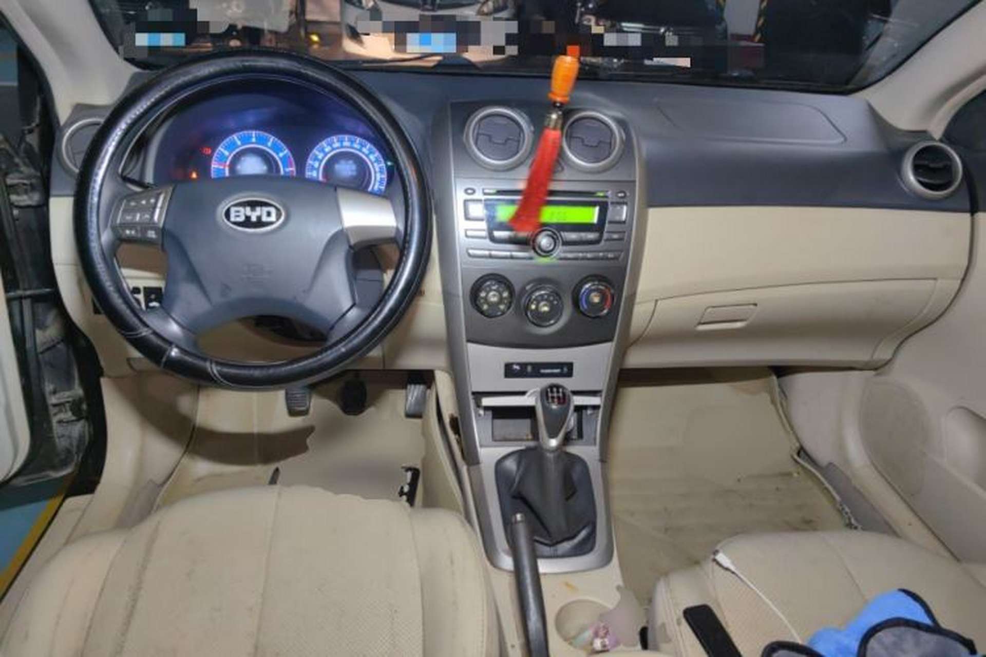 Used BYD G3 2012 1.5L Manual Luxury Edition Center Console