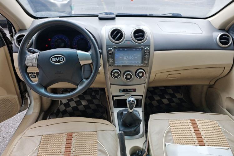 Used BYD G3 2012 1.5L Manual Luxury Edition Center Console