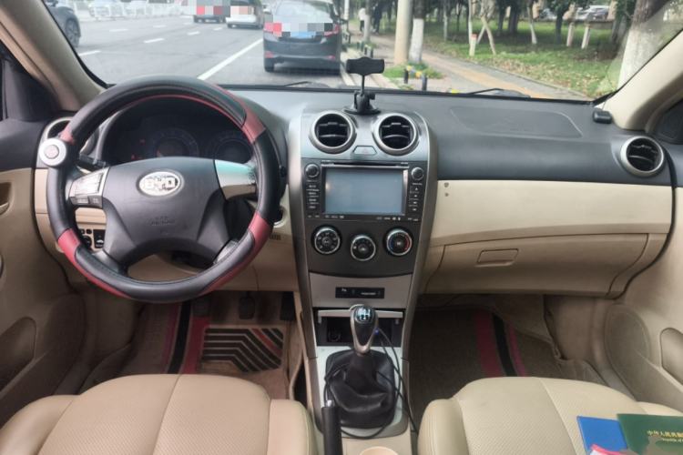 Used BYD G3 2012 1.5L Manual Luxury Edition Center Console