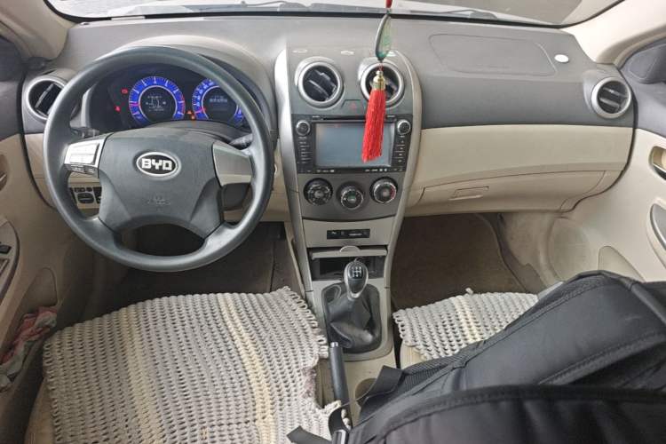 Used BYD G3 2012 1.5L Manual Luxury Edition Center Console
