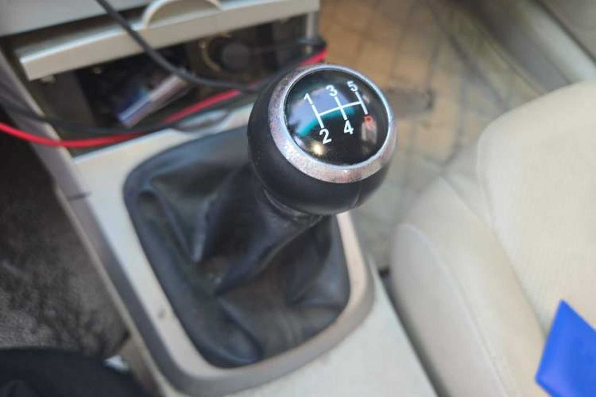 Used BYD G3 2012 1.5L Manual Standard Edition Gear Lever