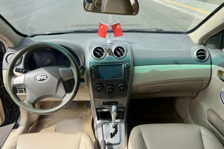 Used BYD G3R 2011 1.8L CVT Shangya Model Center Console