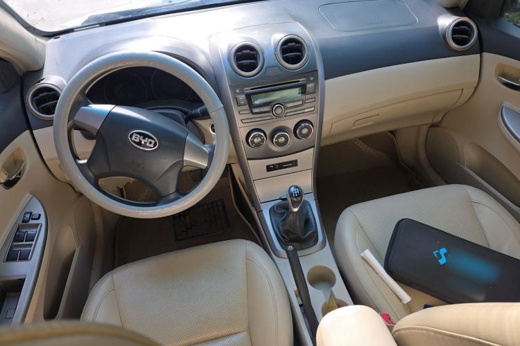 Used BYD G3R 2011 1.5L Manual Shangya Edition Center Console