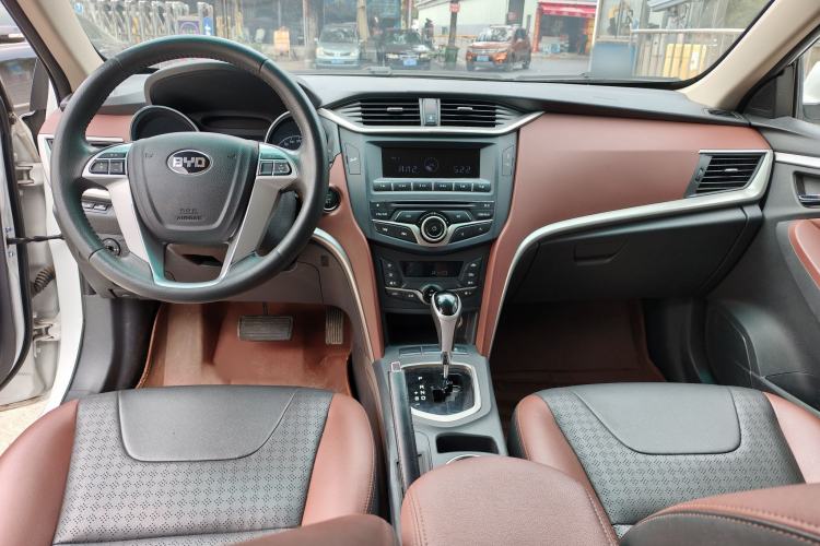 Used BYD G5 2014 1.5TID Automatic Luxury Version Interior 1