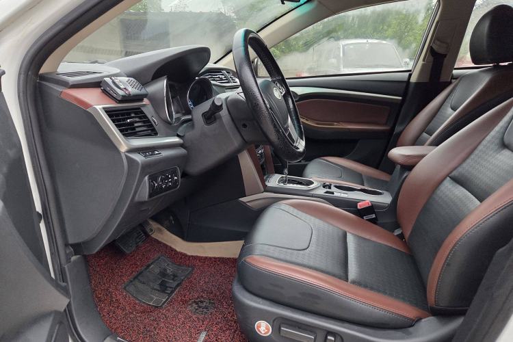 Used BYD G5 2014 1.5TID Automatic Flagship Model Interior 1