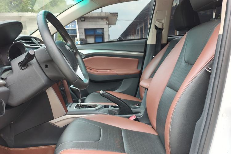 Used BYD G5 2014 1.5TID Automatic Luxury Version Interior 2