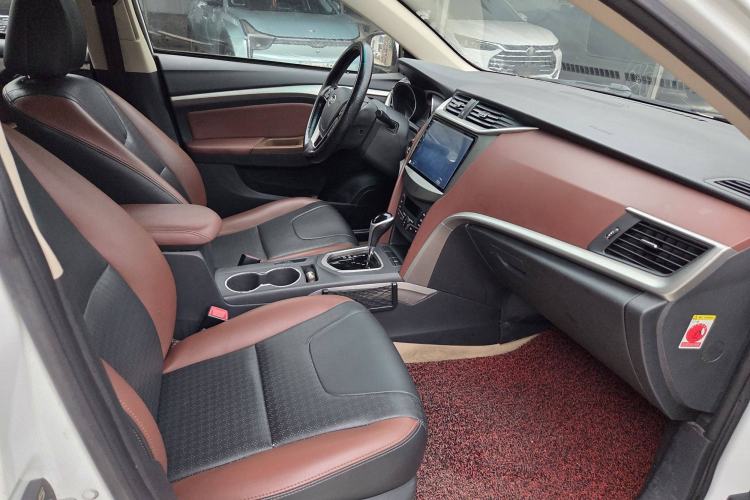 Used BYD G5 2014 1.5TID Automatic Flagship Model Interior 2