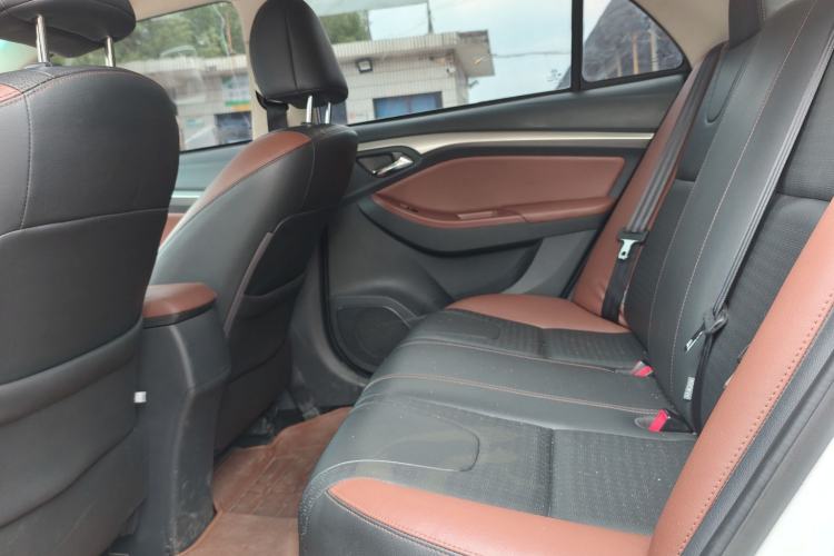 Used BYD G5 2014 1.5TID Automatic Luxury Version Interior 3