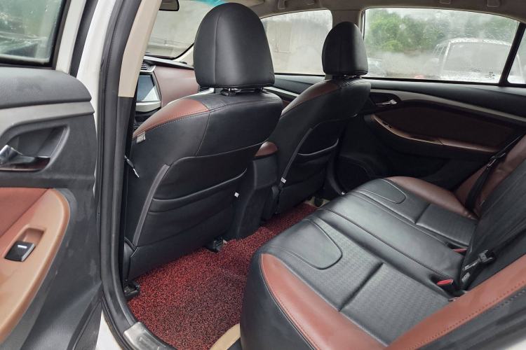 Used BYD G5 2014 1.5TID Automatic Flagship Model Interior 3