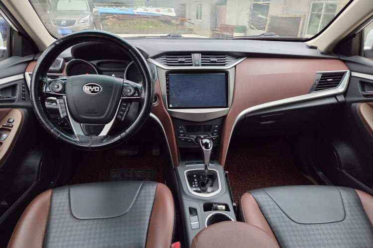 Used BYD G5 2014 1.5TID Automatic Flagship Model Interior 4