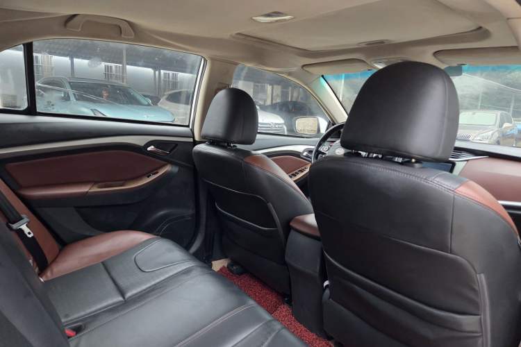 Used BYD G5 2014 1.5TID Automatic Flagship Model Interior 5