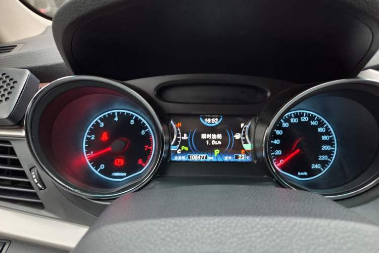 Used BYD G5 2014 1.5TID Automatic Flagship Model Odometer Close Up