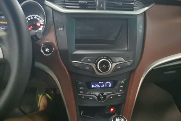 Used BYD G5 2014 1.5TI Manual Luxury Edition Audio And AC Panel