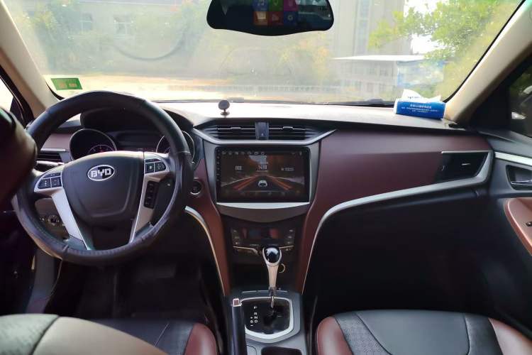 Used BYD G5 2014 1.5TID Automatic Prestige Model Audio And AC Panel