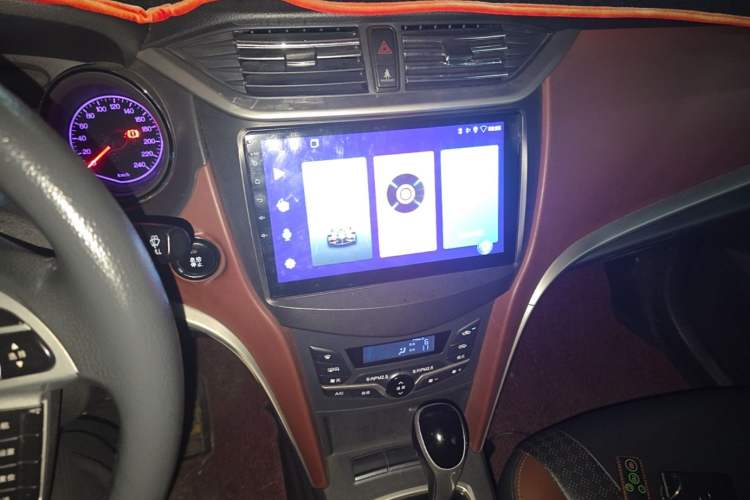Used BYD G5 2014 1.5TID Automatic Prestige Model Audio And AC Panel