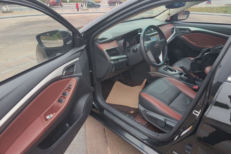 Used BYD G5 2014 1.5TID Automatic Prestige Model Driver Seat