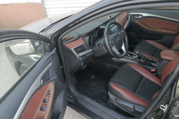 Used BYD G5 2014 1.5TID Automatic Prestige Model Driver Seat