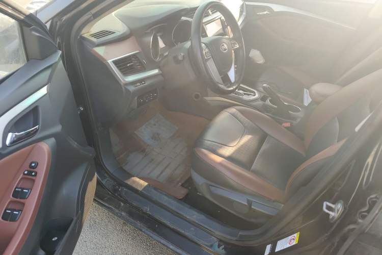 Used BYD G5 2014 1.5TID Automatic Prestige Model Driver Seat